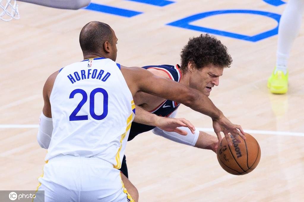 老兵不死!霍福德末节三分四连中 追梦拖着伤腿燃烧自我